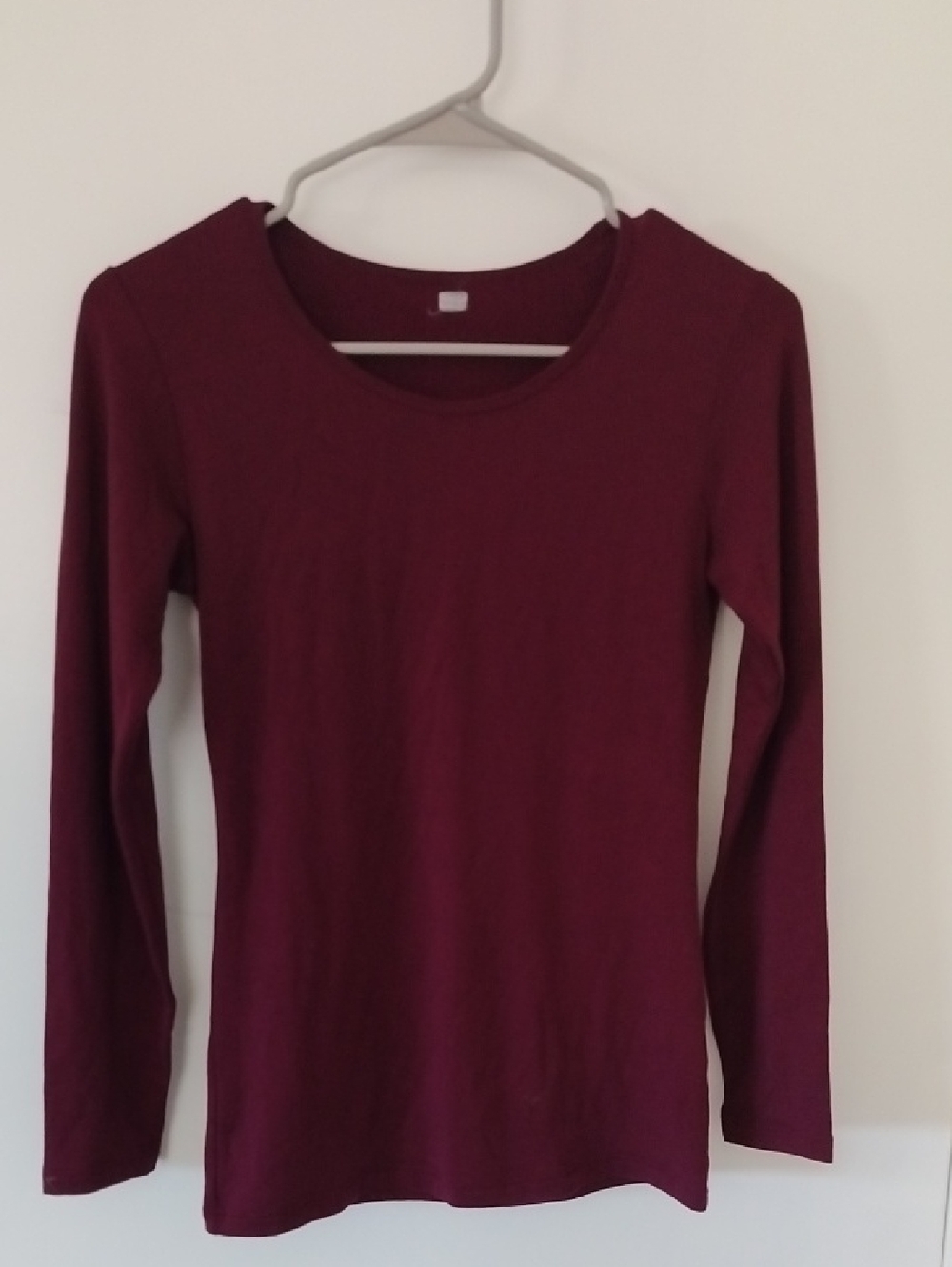 Uniqlo HEAT TECH Long Sleeve Tee in Burgundy